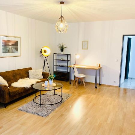Schone, Gut Ausgestattete Wohnung Fur 1 Bis 4 Personen - Zentral Gelegen Bad Ems Exterior photo