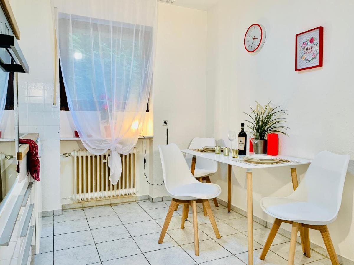 Schone, Gut Ausgestattete Wohnung Fur 1 Bis 4 Personen - Zentral Gelegen Bad Ems Exterior photo
